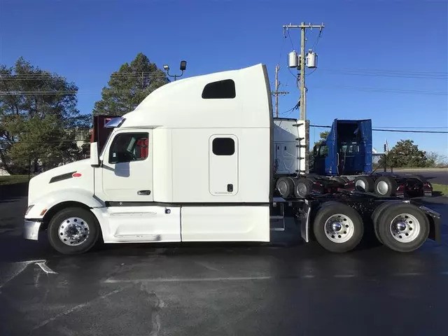 2023 Peterbilt 579