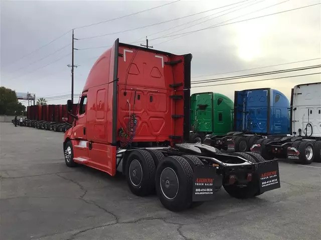 2023 Freightliner Cascadia image 5